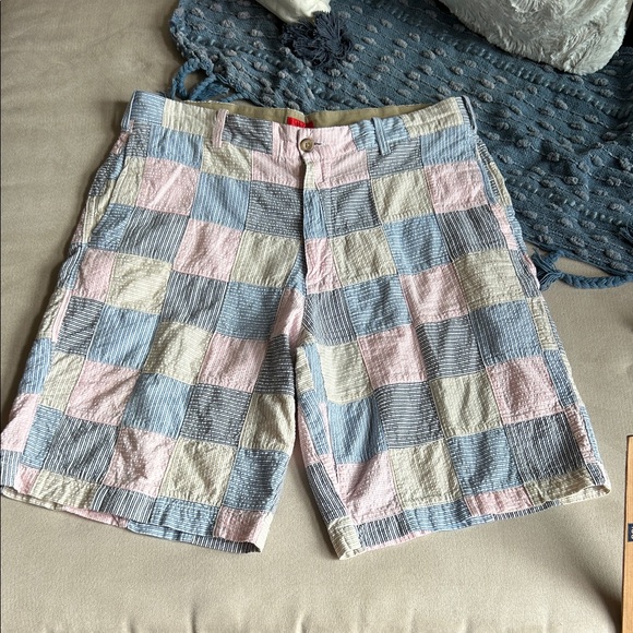 Izod Men's Patchwork Shorts - Blue, Pink, Cream Size 36 - Picture 1 of 6